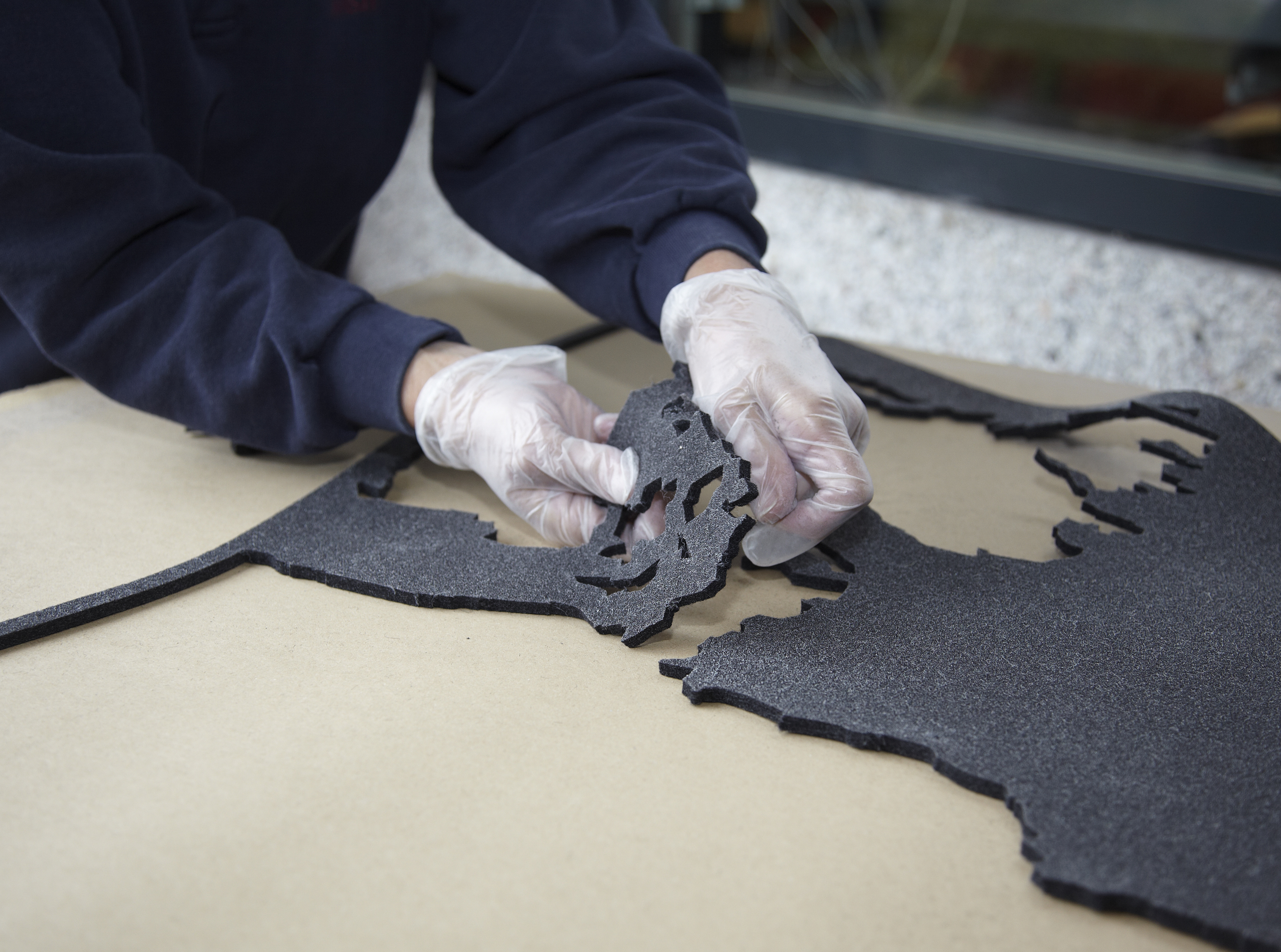 fraster, filt, opklæbning, akustik, uld filt, inspiration, design, indretning, filttavle, udsmykning, opklæbet filt, filt på væg, limet filt, vægfilt, filtfarve, dekoration